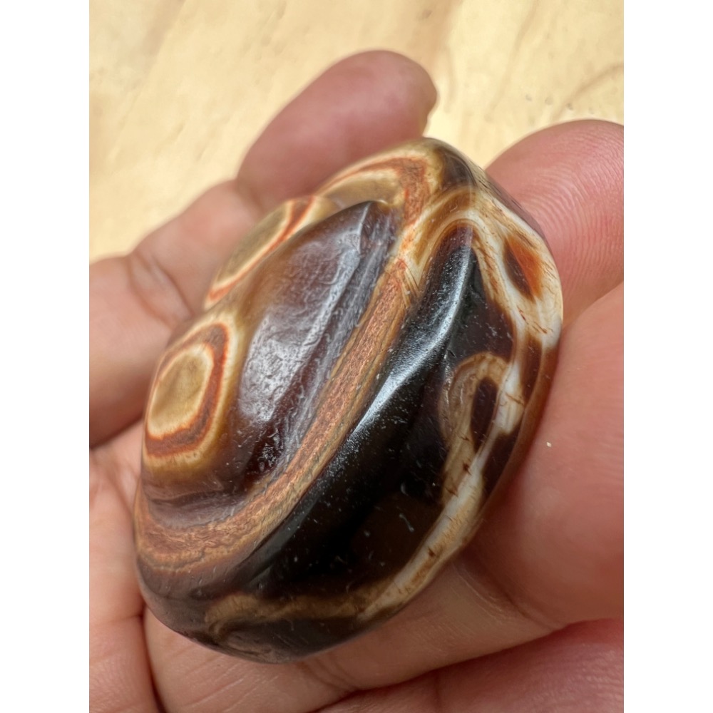 金元寶天地極品天珠是可遇不可求的聖珠具備辟邪避災的四通八達能力珠身潤澤圖騰特殊老天珠更帶出不凡的氣場財氣上揚-細節圖11