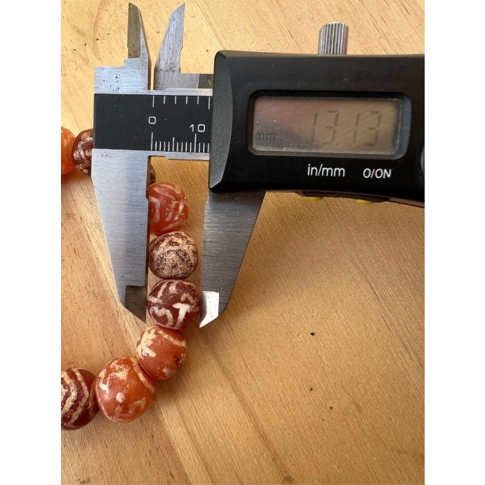 【古董拍賣】珍稀老件 西亞鑲蝕紅玉髓老珠手鍊 (約13mm) | 滿風化包漿 古董珠 老瑪瑙 護身符 文玩收藏-細節圖9