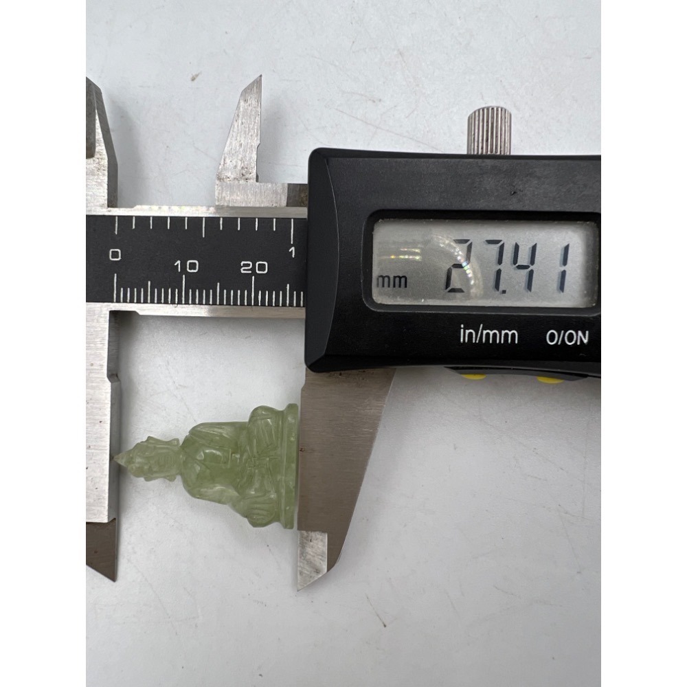 玉佛釋迦牟尼佛小立尊 瓦芒刊 佛曆2535大法會 泰國特殊玉料佛牌 照片為實品 精緻極罕見稀有入法玉雕釋尊聖物-細節圖2