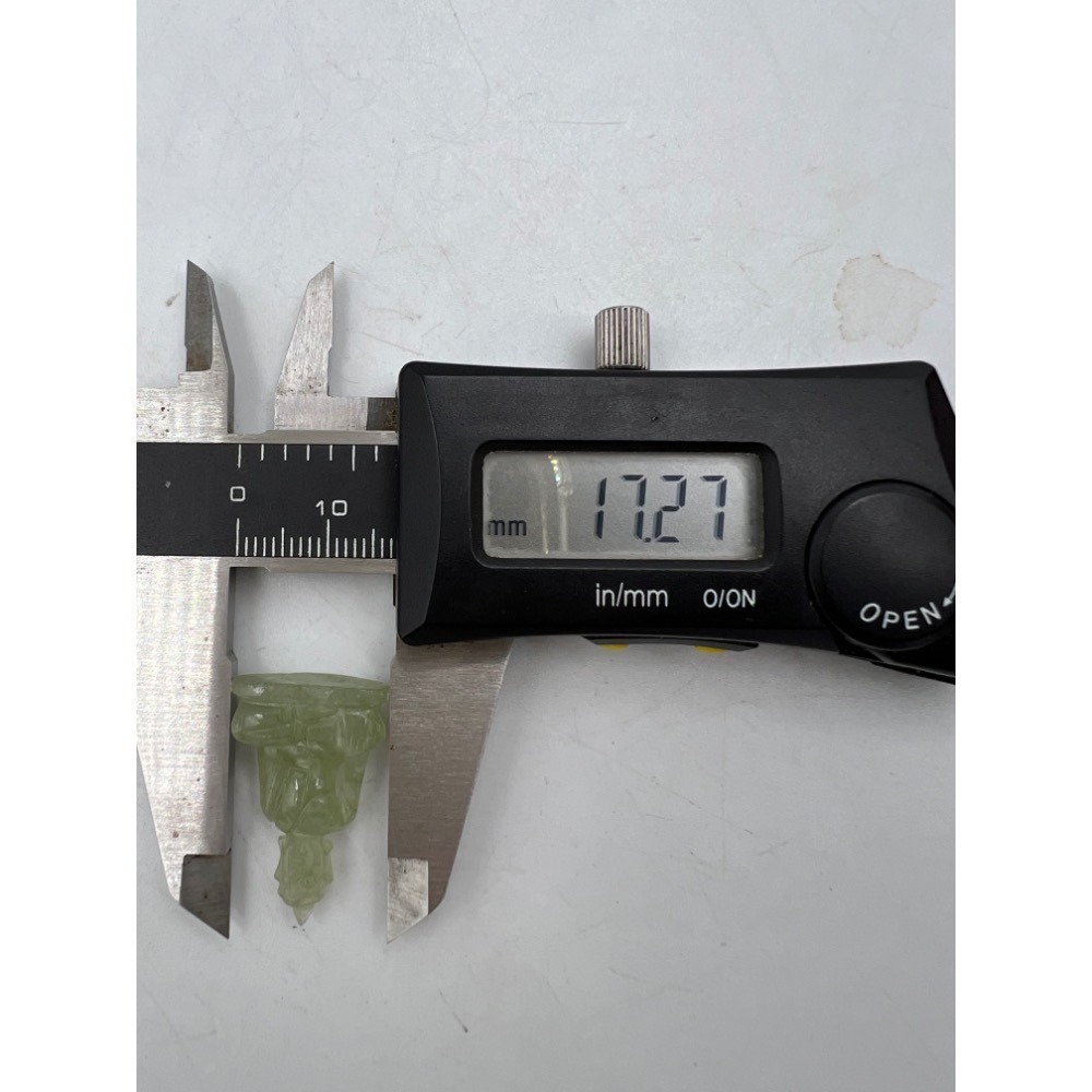 玉佛釋迦牟尼佛小立尊 瓦芒刊 佛曆2535大法會 泰國特殊玉料佛牌 照片為實品 精緻極罕見稀有入法玉雕釋尊聖物-細節圖3