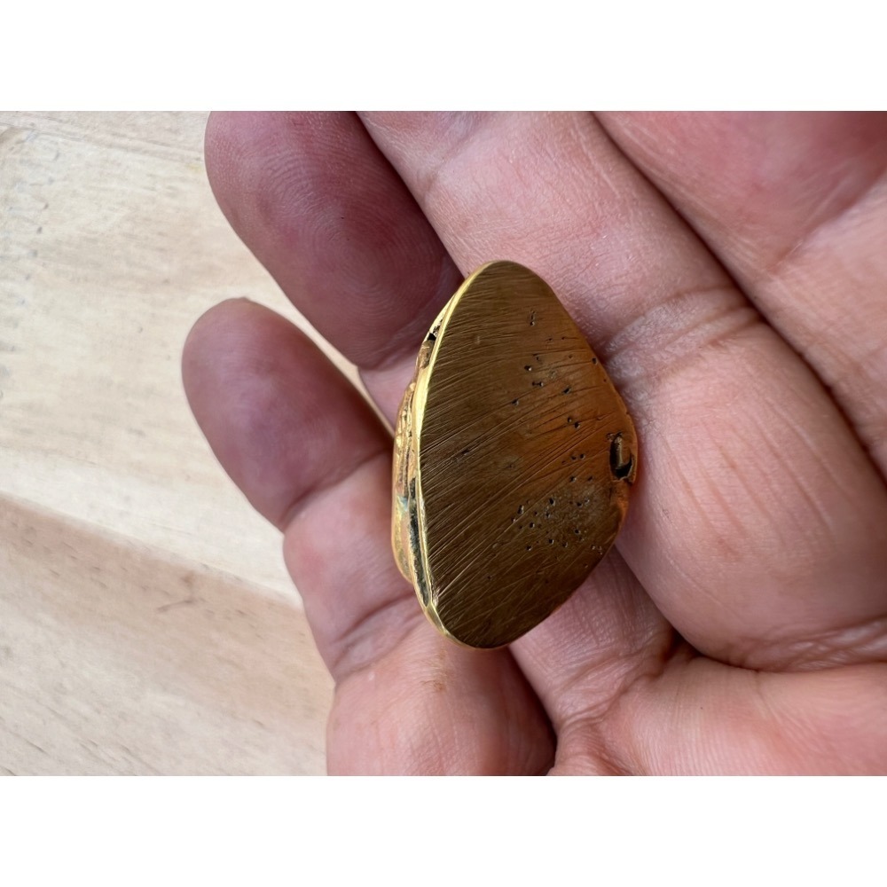 LP Ngern龍婆艮財佛招財聖物九大高僧龍婆銀財佛泰國老佛牌佛曆2459年稀少最貴 實品（瓦邦堪）皇室功德主版鎏金財佛-細節圖6