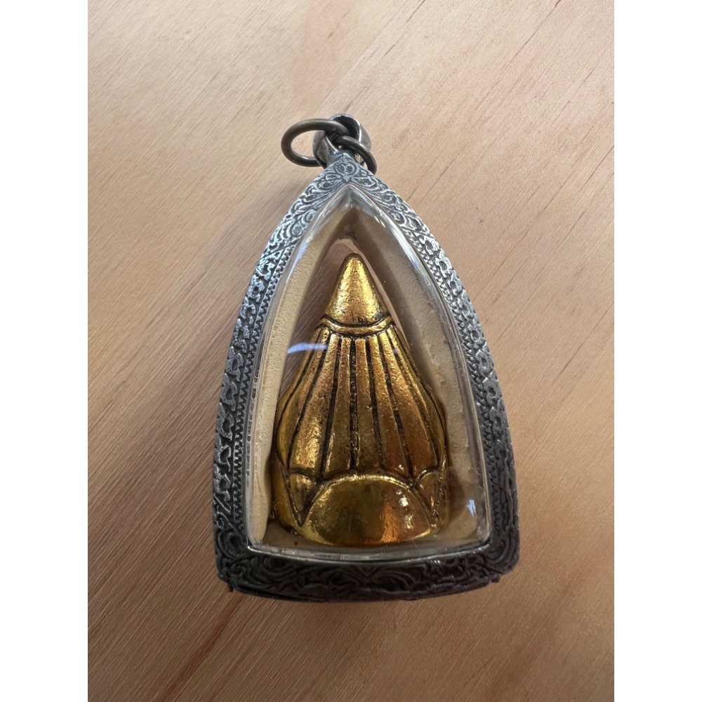 從仁波切手上請回來的大樂蓮師見解脫小佛像底部可裝藏 建議香粉 甘露 舍利或五寶 附泰國佛牌老殻裝著 供請者立馬可戴已加持-細節圖2