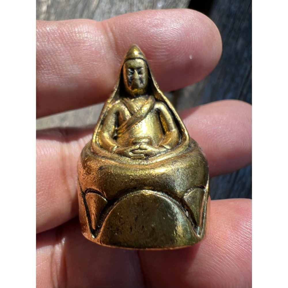 從仁波切手上請回來的大樂蓮師見解脫小佛像底部可裝藏 建議香粉 甘露 舍利或五寶 附泰國佛牌老殻裝著 供請者立馬可戴已加持-細節圖5