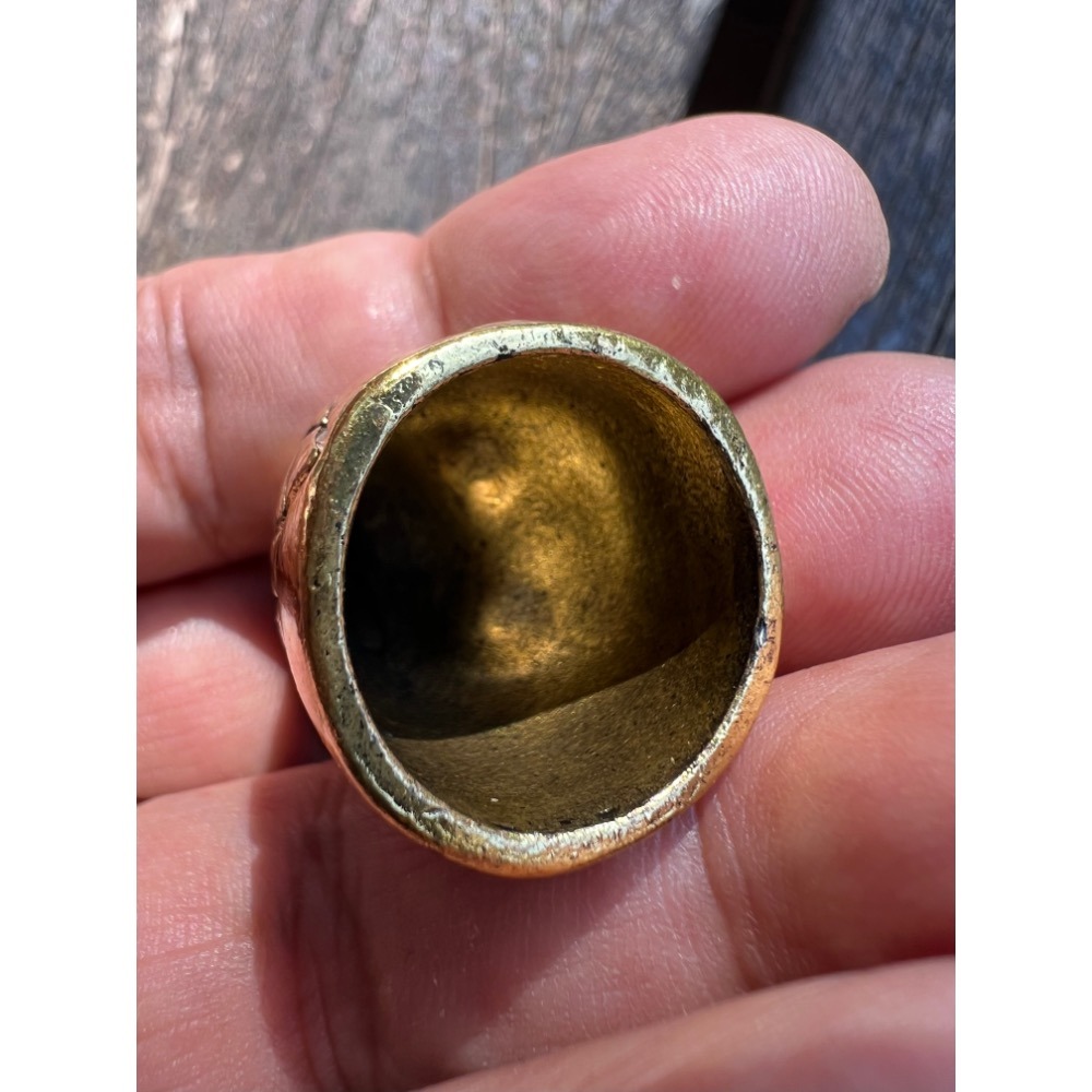 從仁波切手上請回來的大樂蓮師見解脫小佛像底部可裝藏 建議香粉 甘露 舍利或五寶 附泰國佛牌老殻裝著 供請者立馬可戴已加持-細節圖7