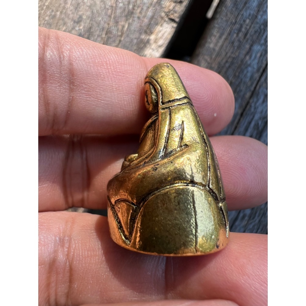 從仁波切手上請回來的大樂蓮師見解脫小佛像底部可裝藏 建議香粉 甘露 舍利或五寶 附泰國佛牌老殻裝著 供請者立馬可戴已加持-細節圖8