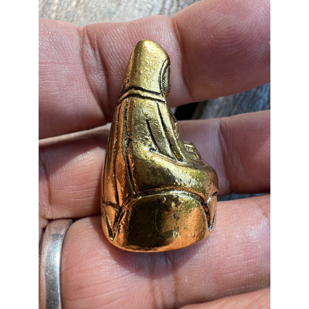 從仁波切手上請回來的大樂蓮師見解脫小佛像底部可裝藏 建議香粉 甘露 舍利或五寶 附泰國佛牌老殻裝著 供請者立馬可戴已加持-細節圖9