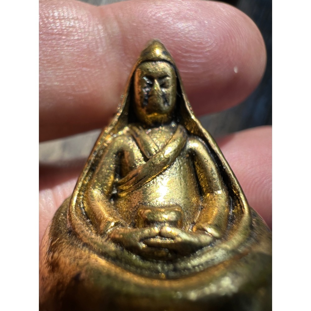 從仁波切手上請回來的大樂蓮師見解脫小佛像底部可裝藏 建議香粉 甘露 舍利或五寶 附泰國佛牌老殻裝著 供請者立馬可戴已加持-細節圖10