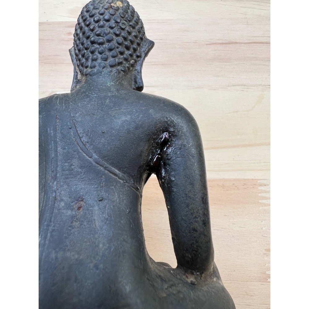 泰國古董老佛像南無本師釋迦牟尼佛供尊此尊有入神內已圓滿裝藏 釋尊佛像七寶銅能量強勁有力 是修法弟子們不可多得的南傳佛造像-細節圖8