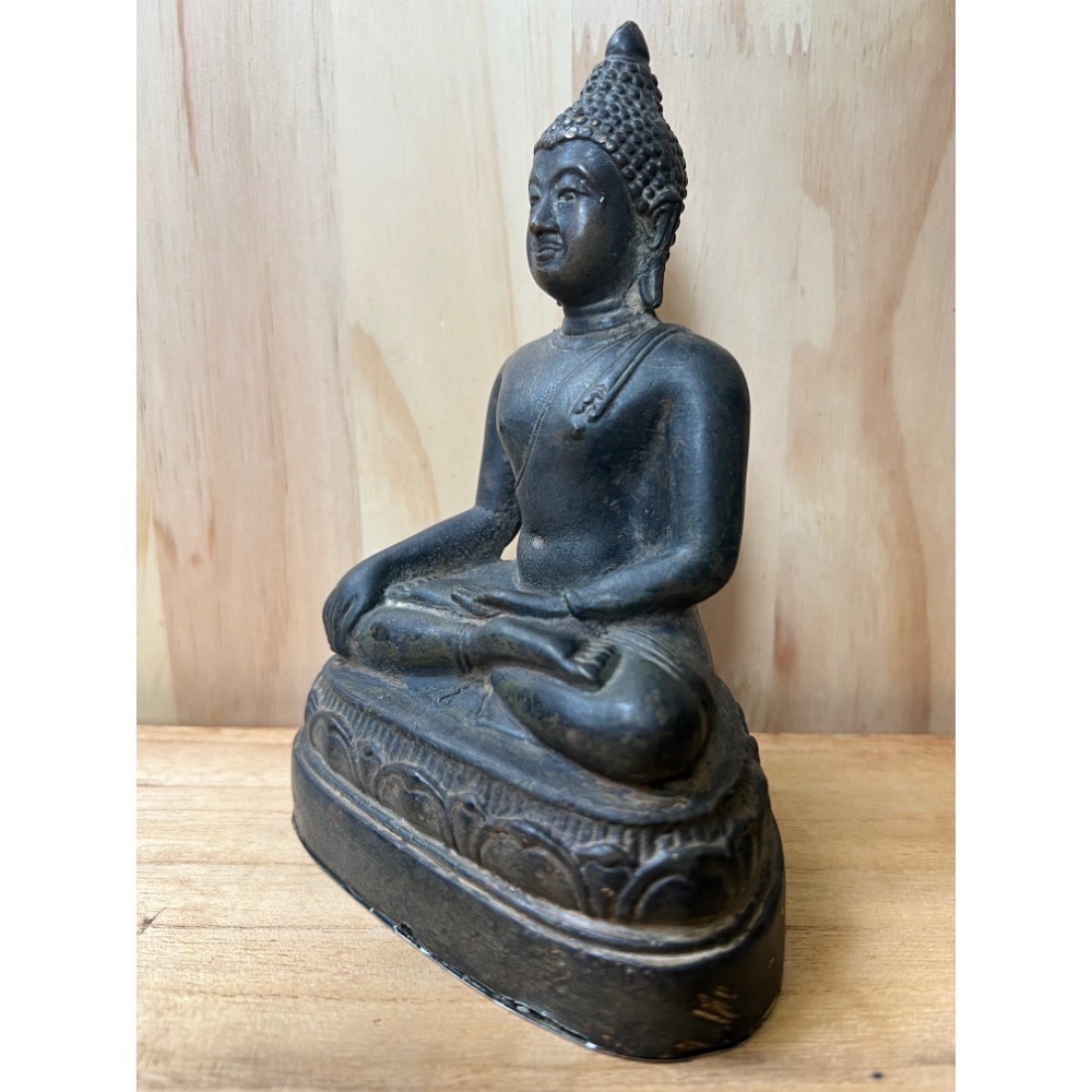 泰國古董老佛像南無本師釋迦牟尼佛供尊此尊有入神內已圓滿裝藏 釋尊佛像七寶銅能量強勁有力 是修法弟子們不可多得的南傳佛造像-細節圖11