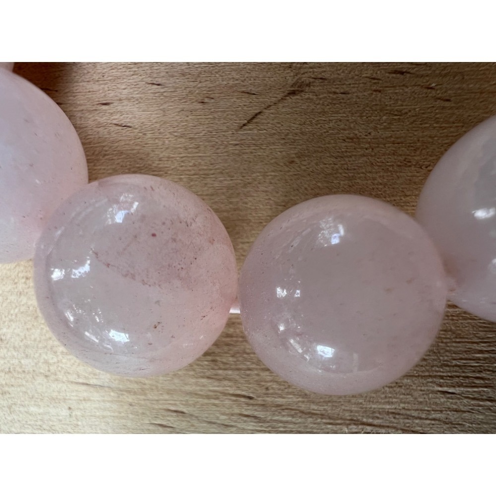 老大爺老貨粉水晶手錬單顆直徑約14mm粉亮內呈現有水晶礦的紋路可見站長精挑細選過的顆顆美讓招桃花運更美滿幸福照片為樣品-細節圖7