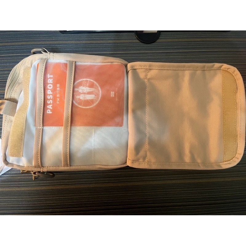 😊全新 plain-me經典旅行小包 卡其/黑/霧藍/櫻花粉 旅行包 plain me 小包 隨身包 護照包 旅行小包-細節圖7