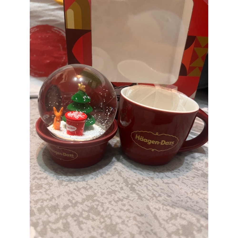 全新現貨 哈根達斯聖誕派對咖啡杯 水晶球馬克杯 聖誕節水晶球 聖誕樹 咖啡杯☕️ 迷你杯子 2用水晶球+杯子 迷你馬克杯-細節圖2
