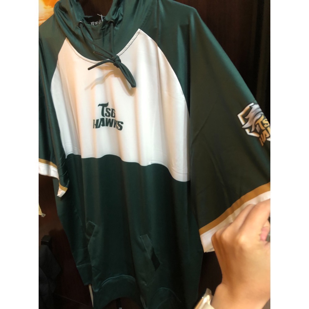 全新 現貨 台鋼雄鷹 TSGHAWKS 五分袖連帽T 尺寸M/XL 帽T 運動帽T 台鋼帽T 運動衫 台鋼 棒球⚾️-細節圖2