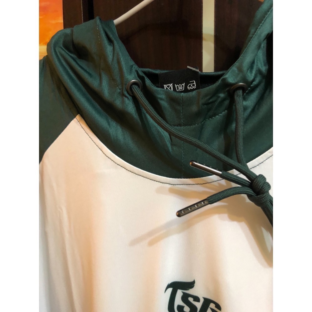 全新 現貨 台鋼雄鷹 TSGHAWKS 五分袖連帽T 尺寸M/XL 帽T 運動帽T 台鋼帽T 運動衫 台鋼 棒球⚾️-細節圖3