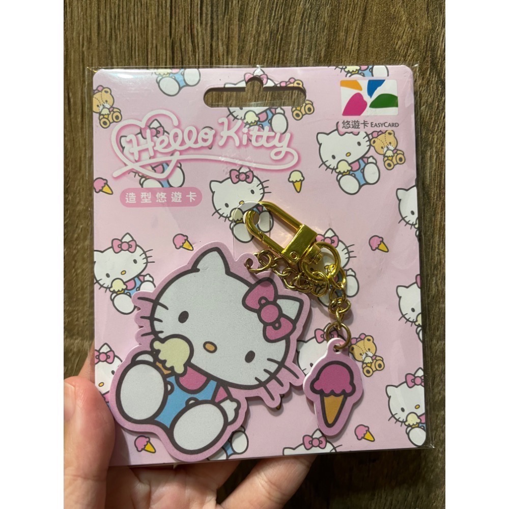 HELLO KITTY-吃冰淇淋