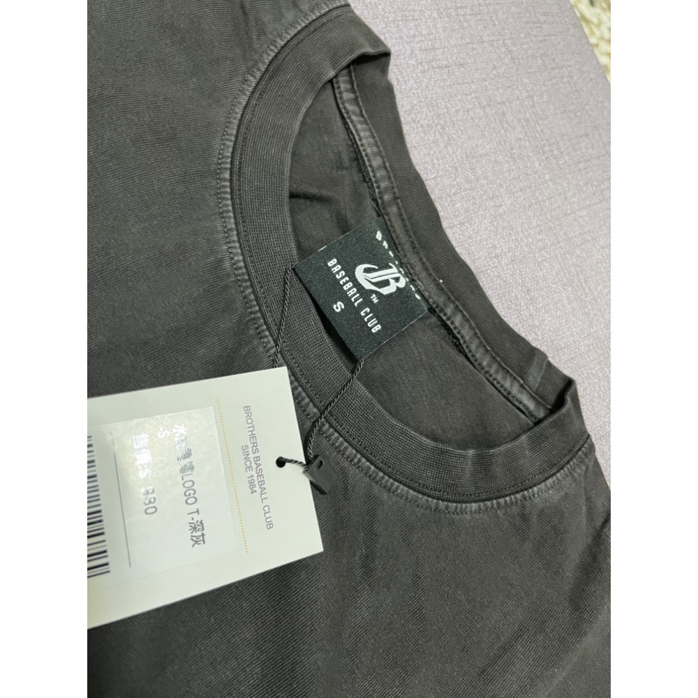 轉售 全新 中信兄弟 水洗電繡logo T 深灰s號 兄弟象 T-shirt 中信兄弟brothers 兄弟絕版款-細節圖6