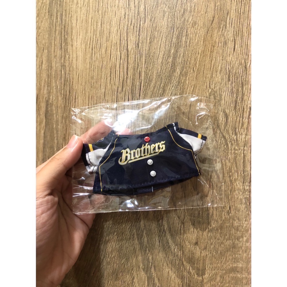 全新未拆 中信兄弟聯名企鵝帽T/小象客場衣服 聯名企鵝 小象吊飾  吊飾 兄弟小象 提袋 衣服 Pingu衣服-規格圖3