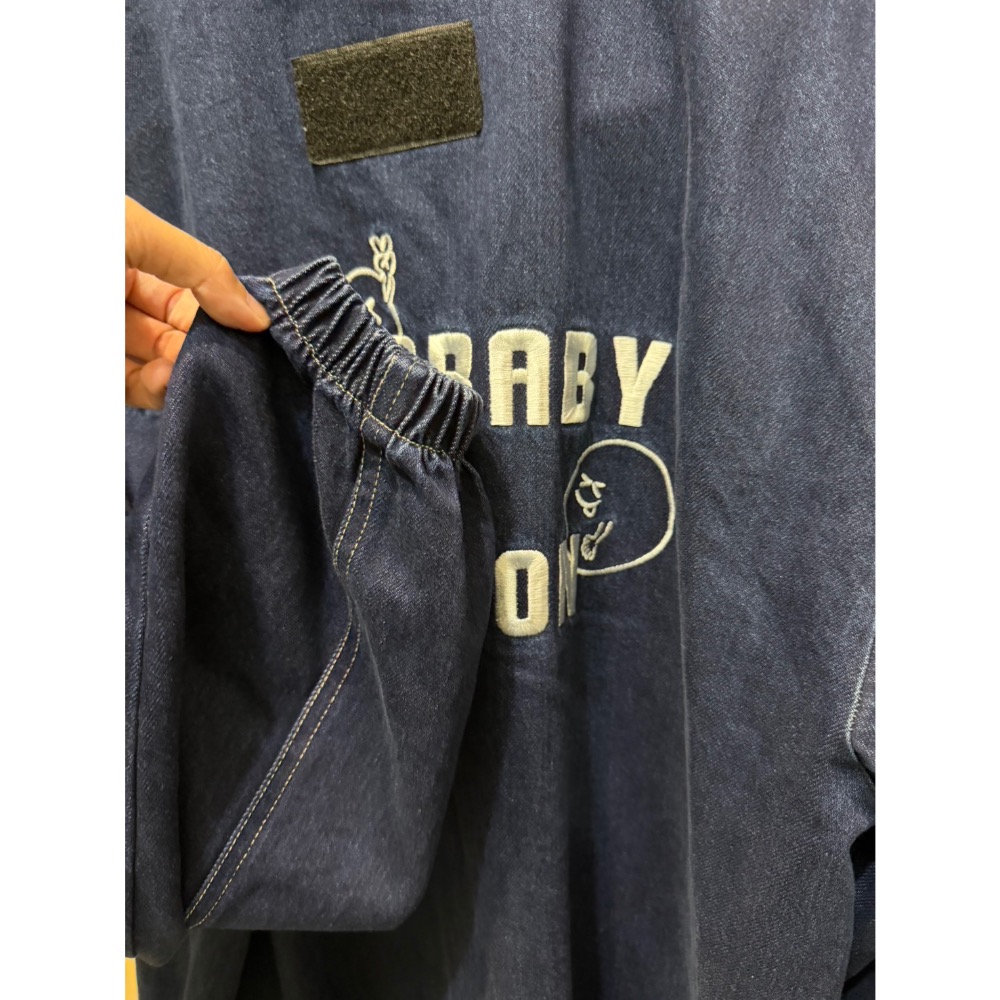 全新現貨 尺寸S 宓愛將 x Hahababy2025路跑聯名限定外套 牛仔外套 Hahababy 藍色牛仔 棉質外套-細節圖2