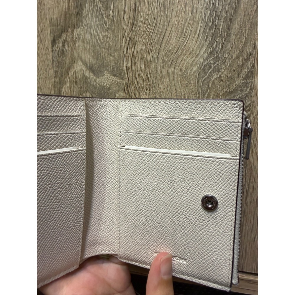轉售 全新 COACH素面白色薄短夾 短夾 鈔票短夾 薄短夾 薄拉鍊 皮夾 對折短夾 素面皮夾 薄皮夾-細節圖2