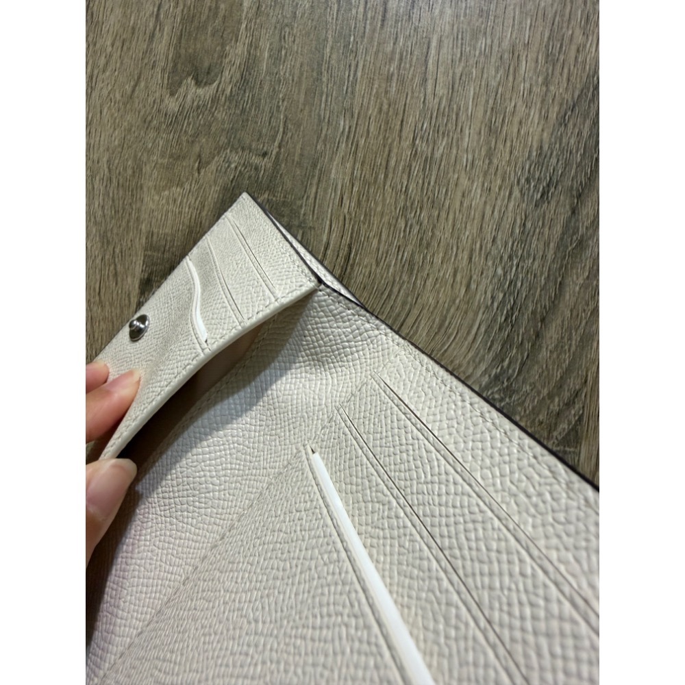轉售 全新 COACH素面白色薄短夾 短夾 鈔票短夾 薄短夾 薄拉鍊 皮夾 對折短夾 素面皮夾 薄皮夾-細節圖3