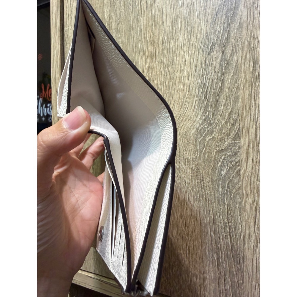 轉售 全新 COACH素面白色薄短夾 短夾 鈔票短夾 薄短夾 薄拉鍊 皮夾 對折短夾 素面皮夾 薄皮夾-細節圖4