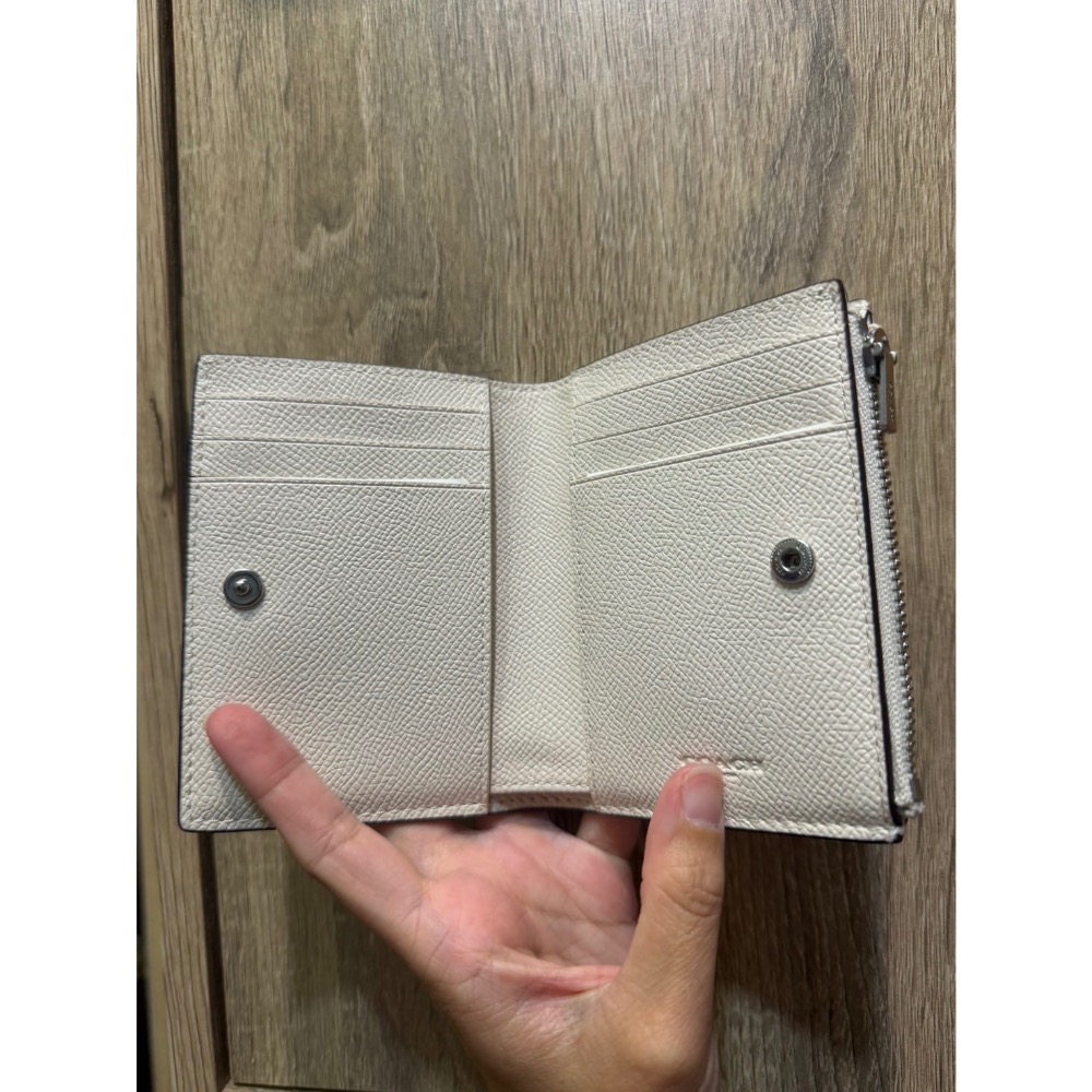 轉售 全新 COACH素面白色薄短夾 短夾 鈔票短夾 薄短夾 薄拉鍊 皮夾 對折短夾 素面皮夾 薄皮夾-細節圖10