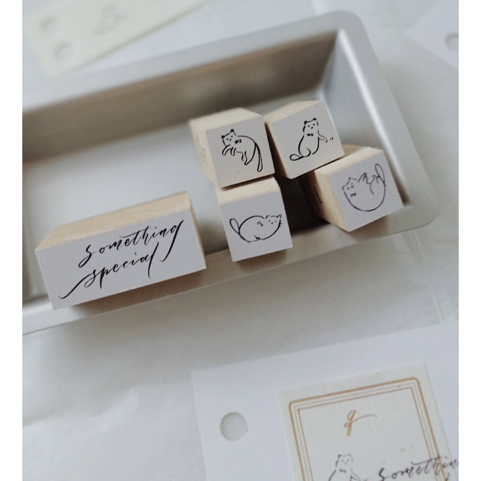 【追加1款字章】茄子先生 Her & Her Kitty & 英文手寫字 單顆小印章 木頭橡皮章【立夏手帳生活】-細節圖7