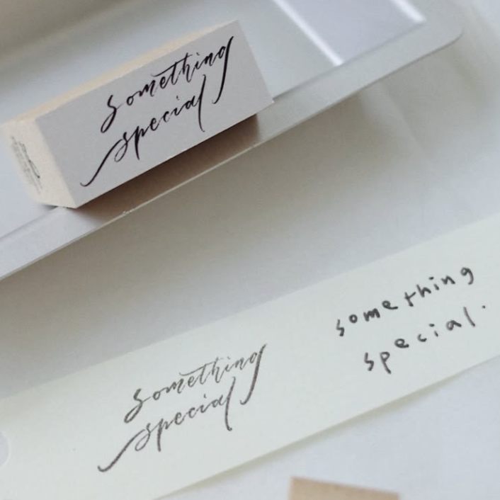 【追加1款字章】茄子先生 Her & Her Kitty & 英文手寫字 單顆小印章 木頭橡皮章【立夏手帳生活】-規格圖7