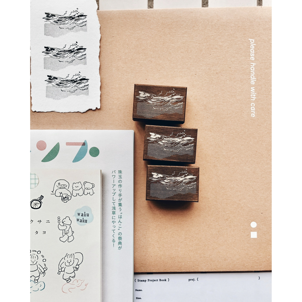 羊君 𝐖𝐡𝐞𝐧 𝐖𝐚𝐭𝐞𝐫 𝐌𝐞𝐞𝐭𝐬 𝐅𝐨𝐚𝐦 復古櫸木印章【立夏手帳生活】-細節圖3