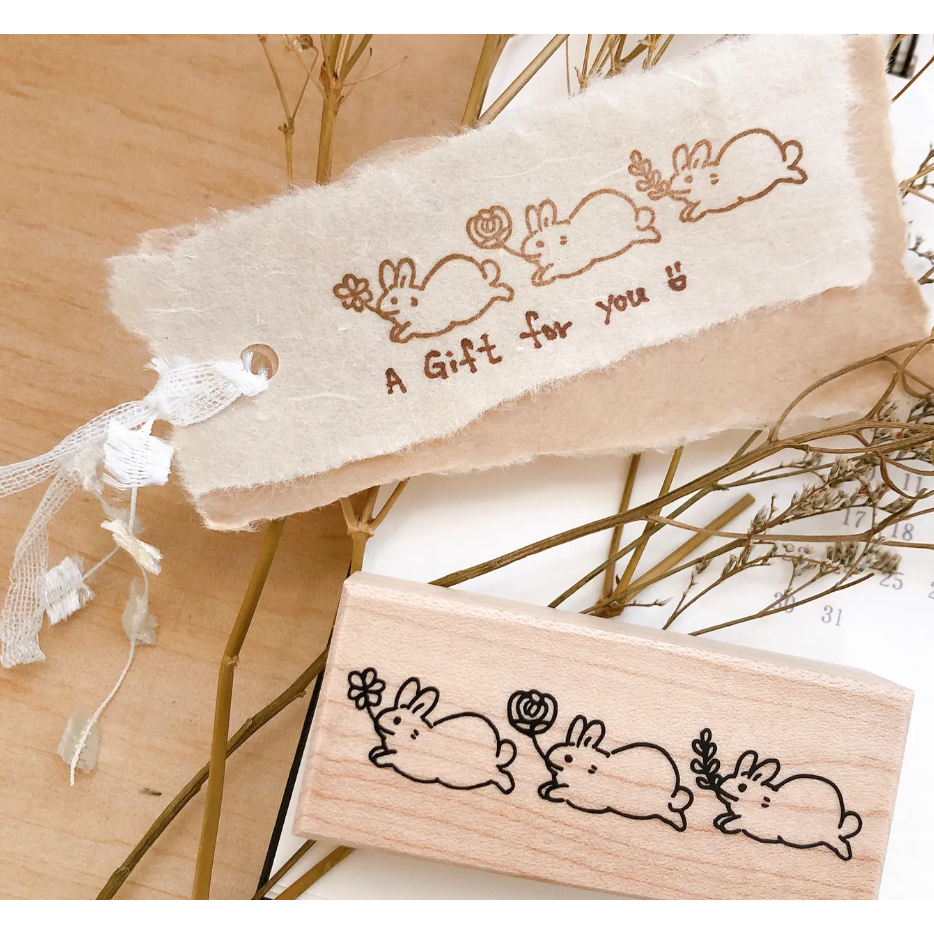 Pei Pei Studio 小兔楓木長型印章２款 『小兔進化論/給你一朵花』【立夏手帳生活】-細節圖4