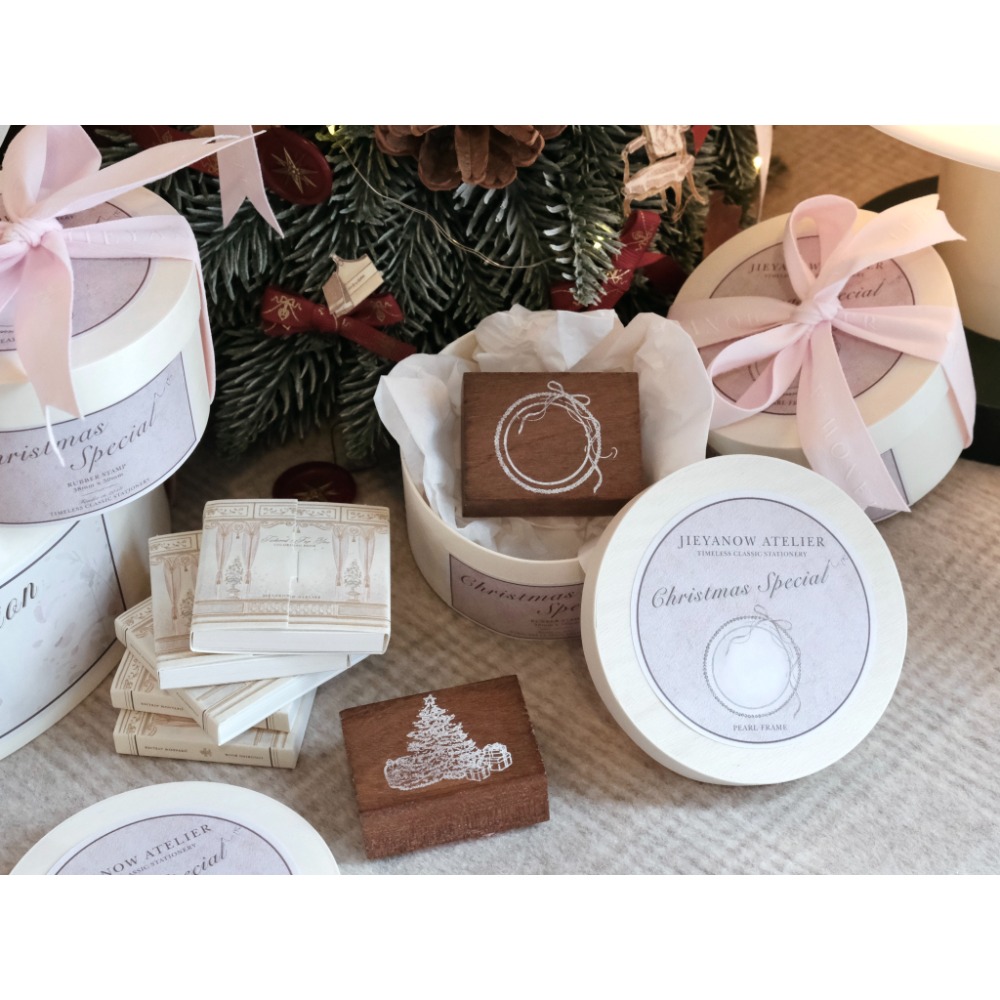 緞帶點綴的珍珠框