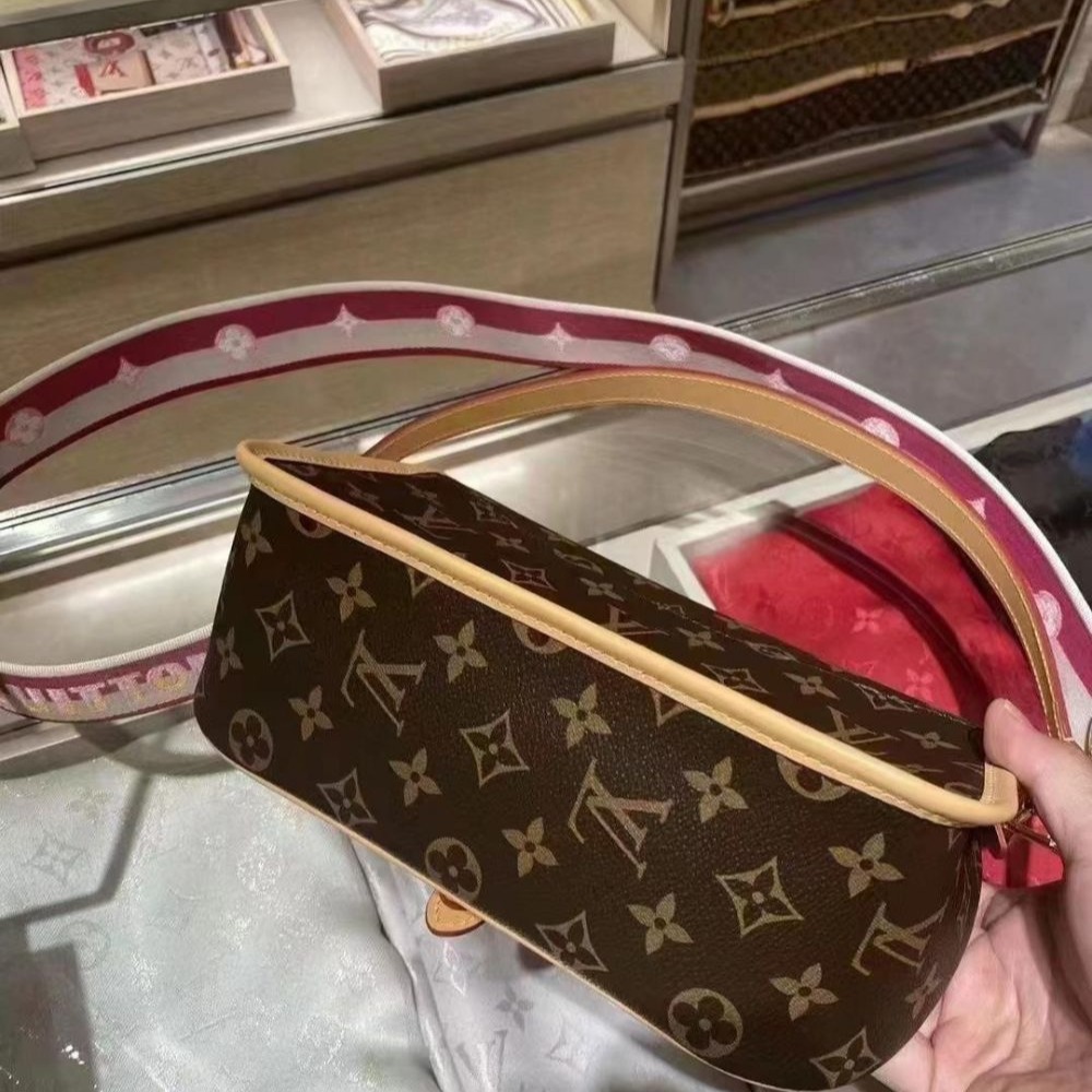 二手LV女包棕色老花法棍Diane斜挎單肩包腋下包粉色肩帶戴安娜M46049-細節圖2