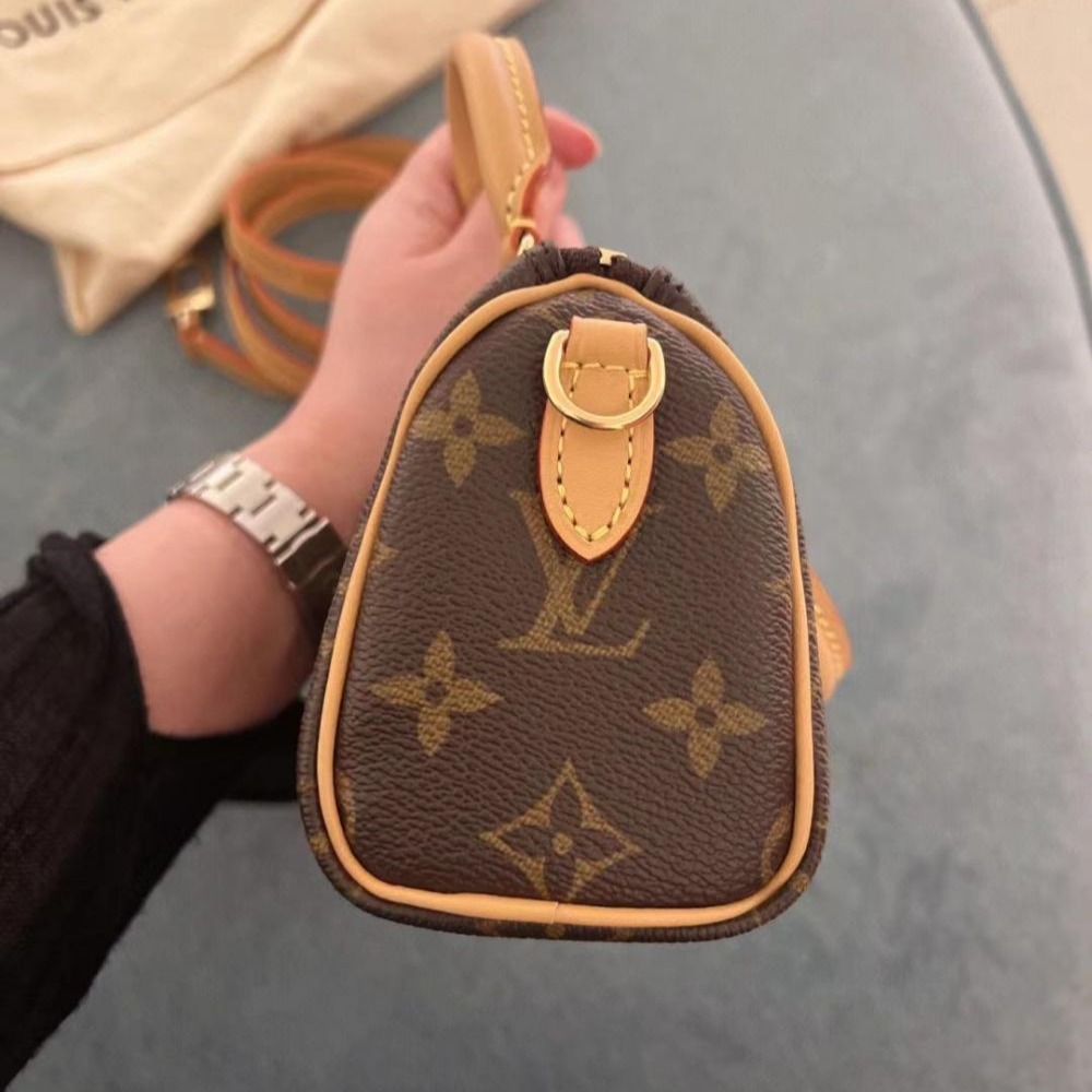 二手新款LV路易威登女包老花NANO SPEEDY枕頭包手提單肩斜挎M81085-細節圖5
