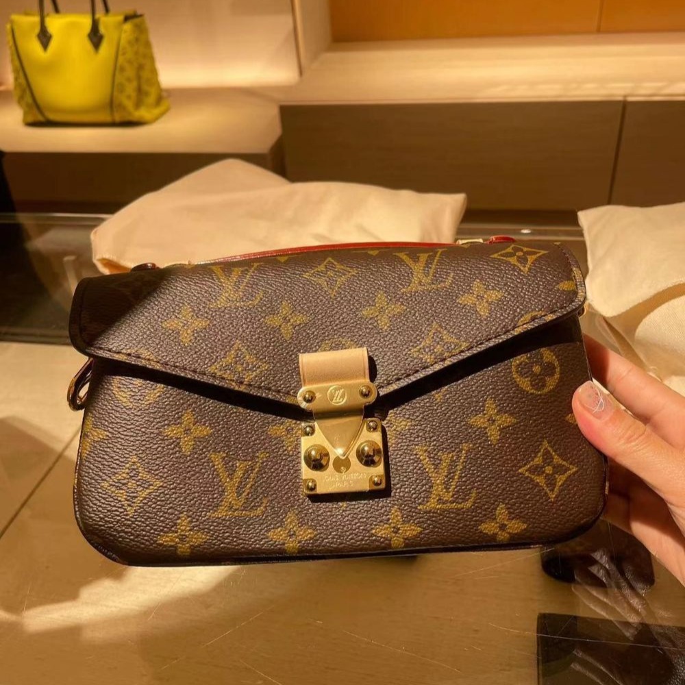 二手新款LV路易威登女包老花鏈條郵差包腋下單肩包M46279-細節圖7