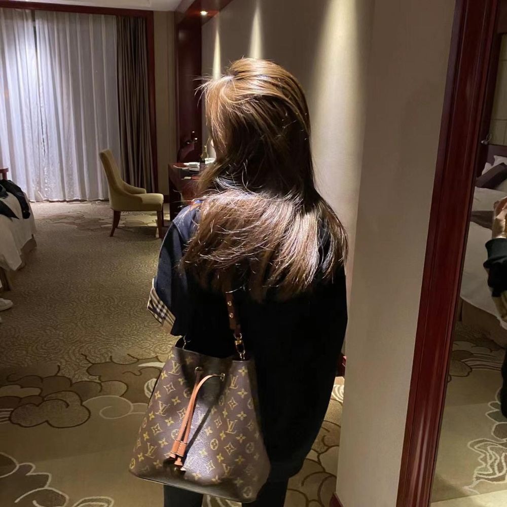 二手【現貨】LV老花NEONOE水桶包焦糖色手提單肩包女包棕桶M44887-細節圖6