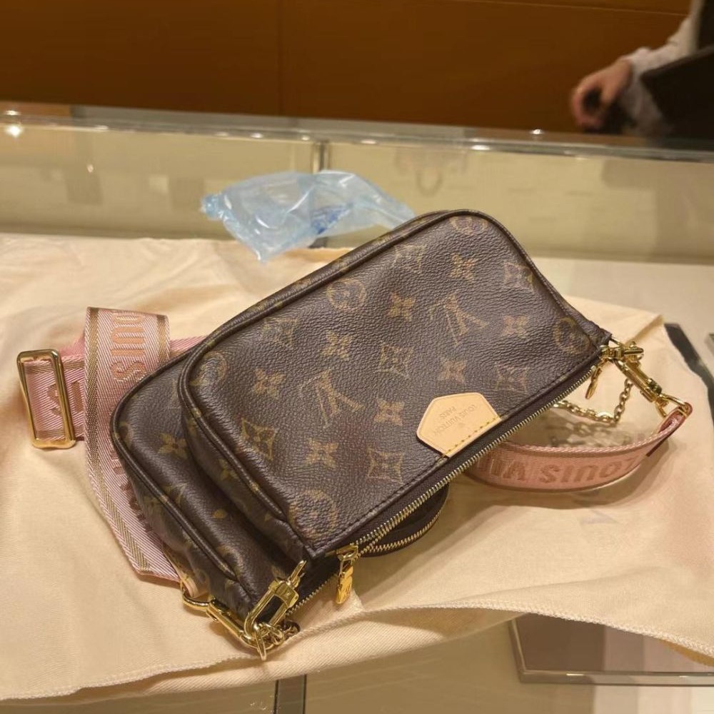 二手【現貨】LV女包粉色肩帶五合一斜挎單肩包老花鏈條腋下包M44840-細節圖5