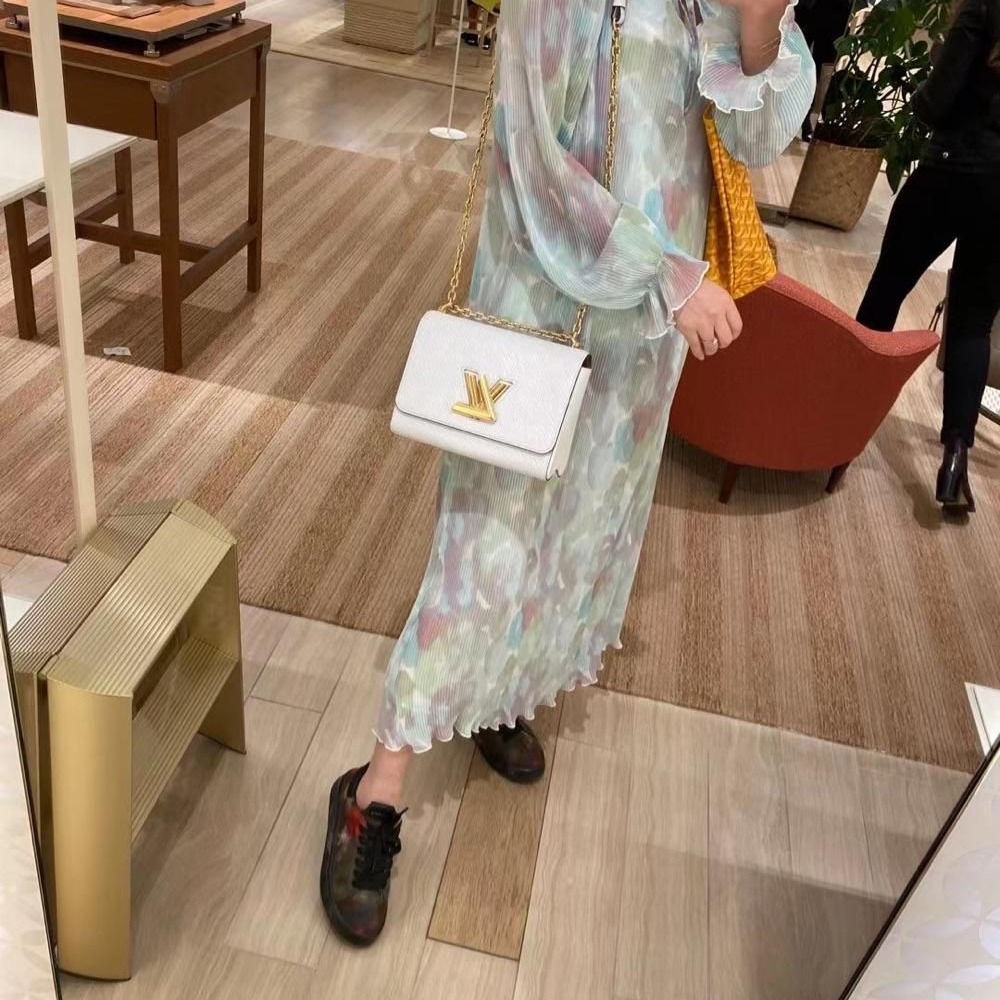 二手LV路易威登女包新款TWIST系列logo水波紋鏈條包單肩包斜挎包-細節圖7