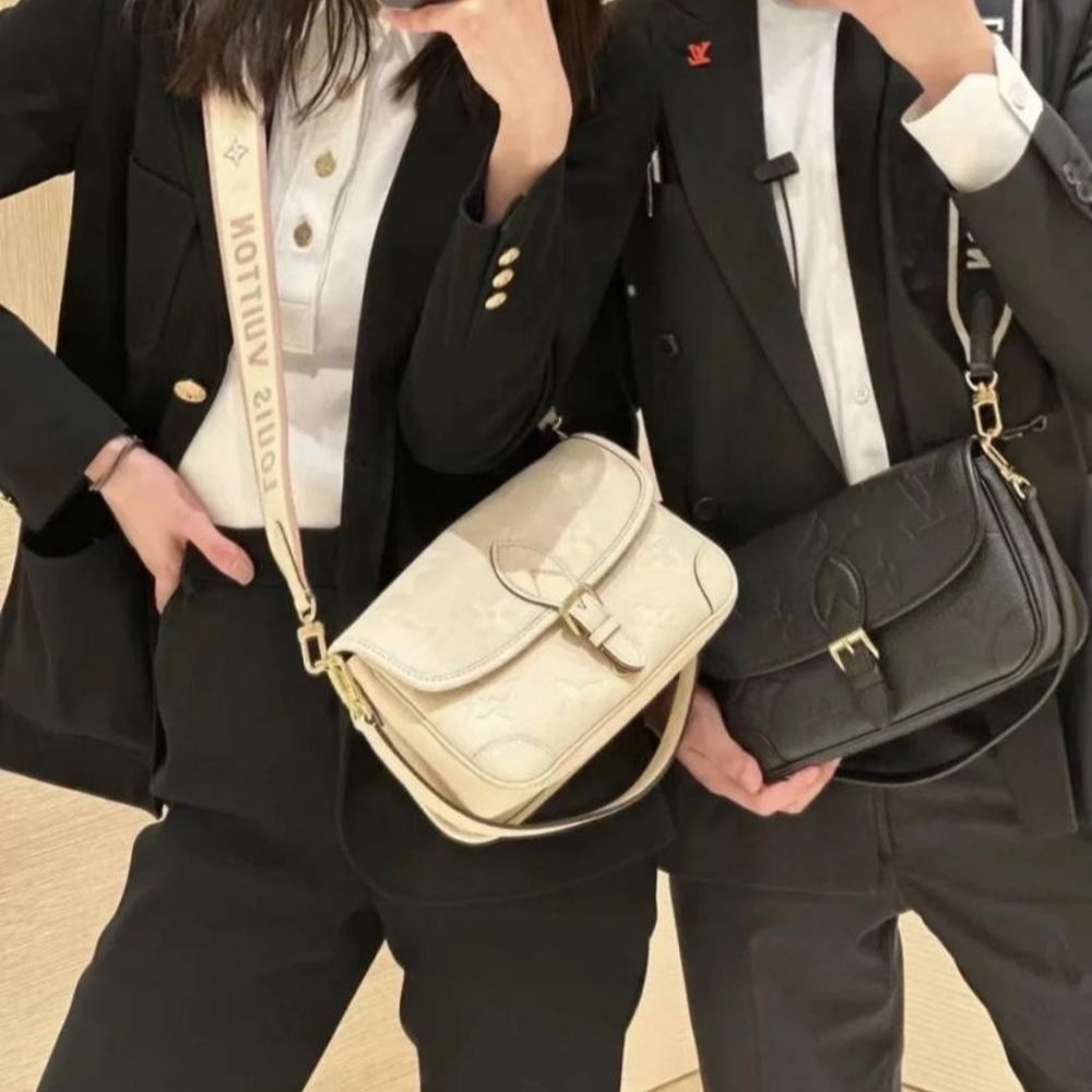 二手LV/路易威登23新款Diane女士黑色粒面牛皮單肩包腋下包斜挎包-細節圖2