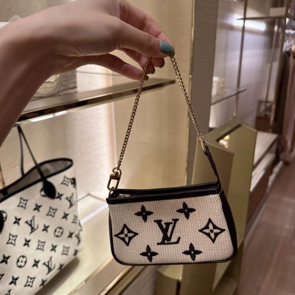 二手Louis Vuitton/路易威登 23新款 女士迷你黑色/鏈條手拿包