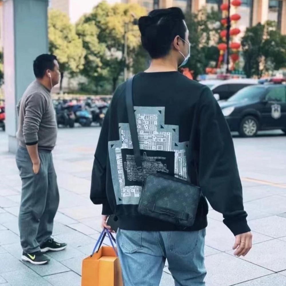 二手99新LV路易威登男包steamer全黑老花壓紋郵差包斜挎包男女同款M57307-細節圖6