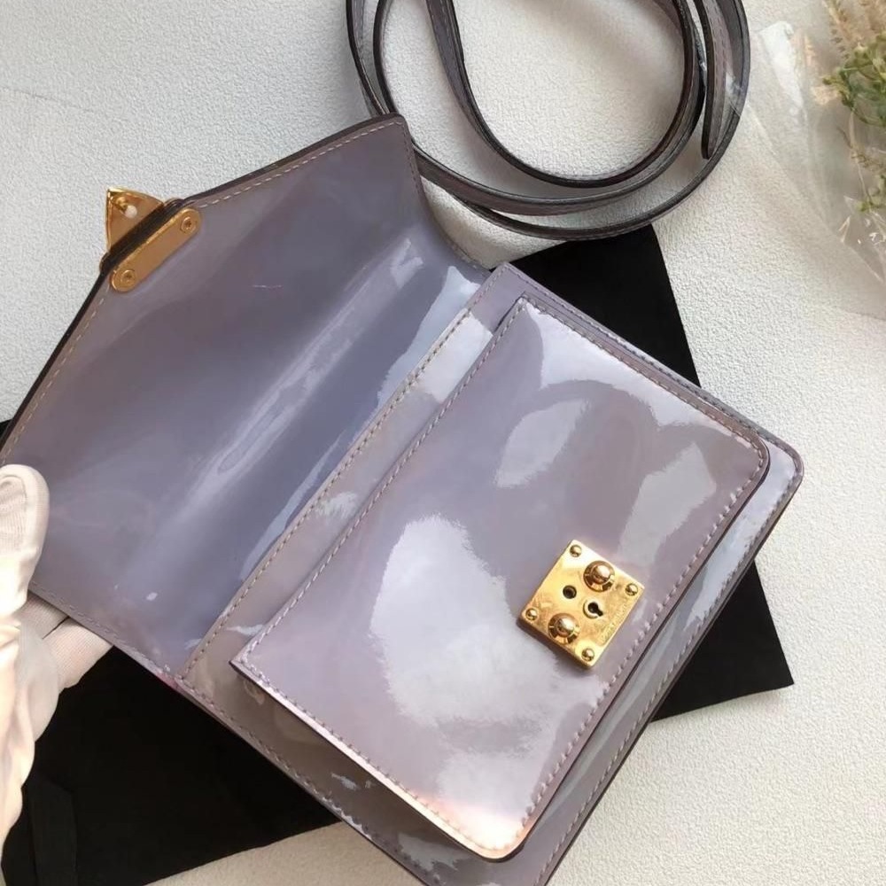 【二手99新】LV路易威登漆皮紫色翻蓋包O018-細節圖2