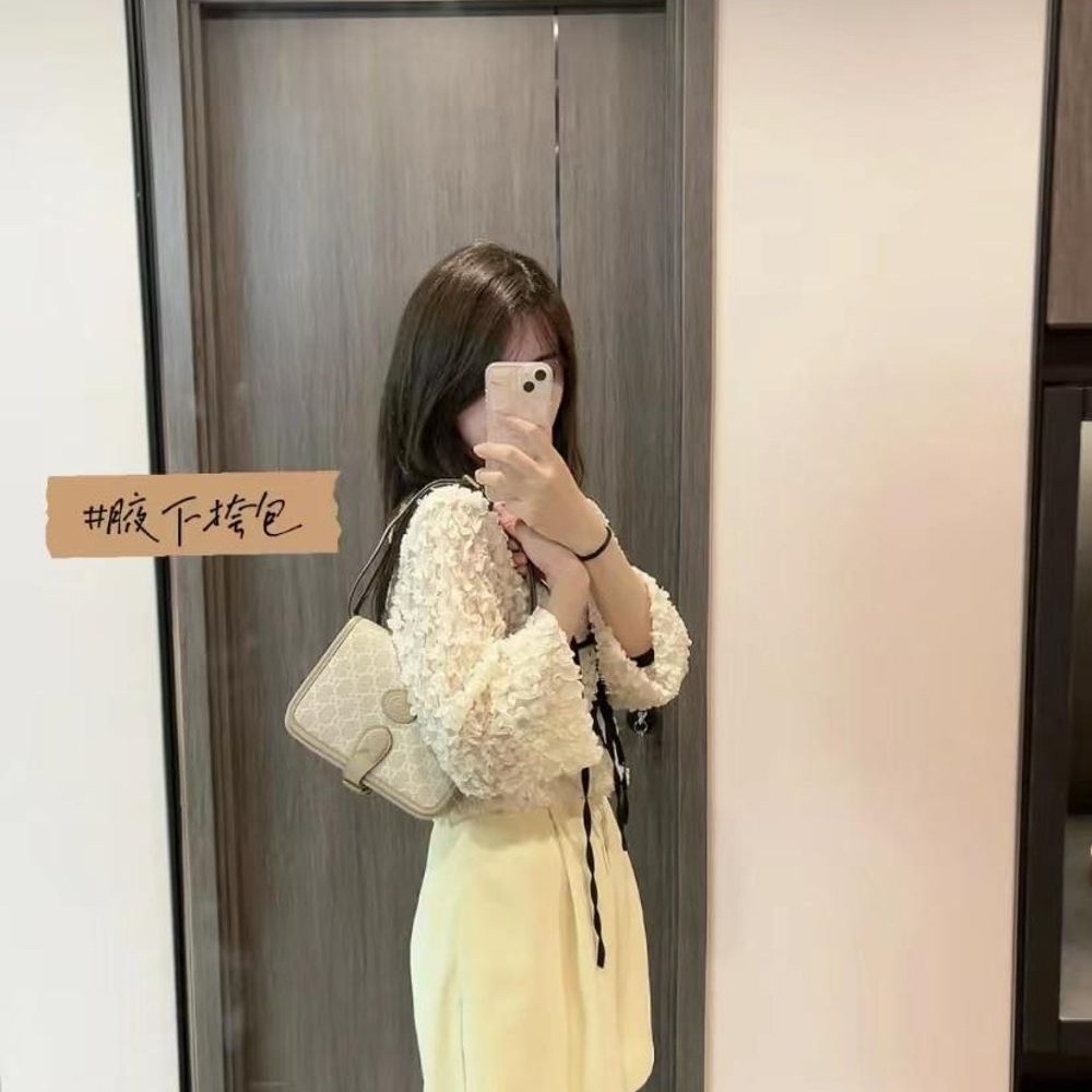 二手99新GUCCI古馳男女士迷你米白色老花帆布圓標金扣翻蓋單肩包-細節圖2