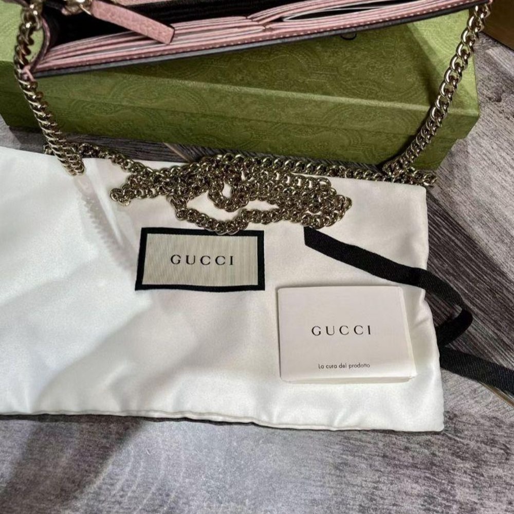 二手99Gucci古馳 粉色全皮WOC 鏈條包 斜挎包 精致GG logo 鏈條可拆卸-細節圖4