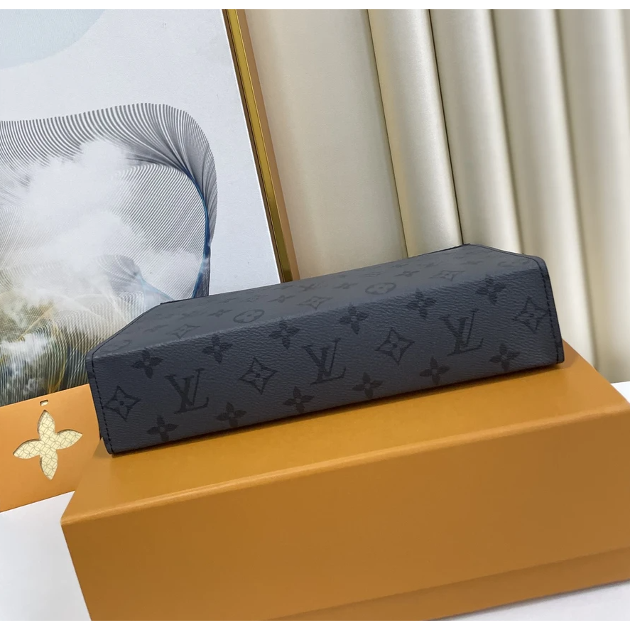 幾乎全新LV Pochette Voyage MM 男士百搭Monogram 手拿包-M69535-細節圖3