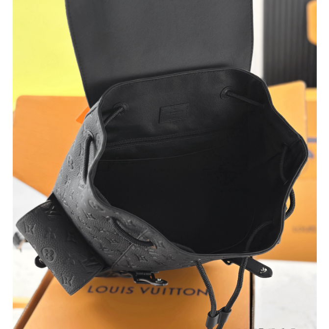 二手Louis Vuitton/LV男包黑色翻蓋旅行雙肩背包M55699-細節圖5