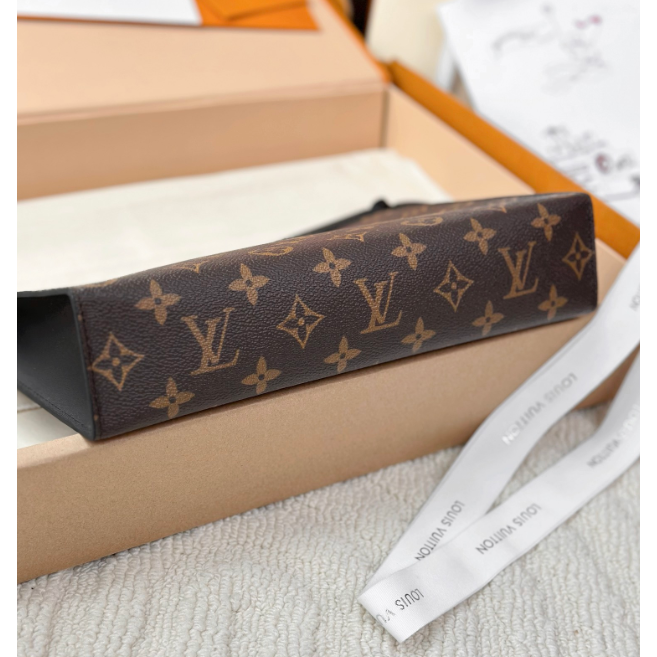 二手LV/路易威登新款男包VOYAGE經典印花拉鏈手拿包文件包M61692-細節圖3