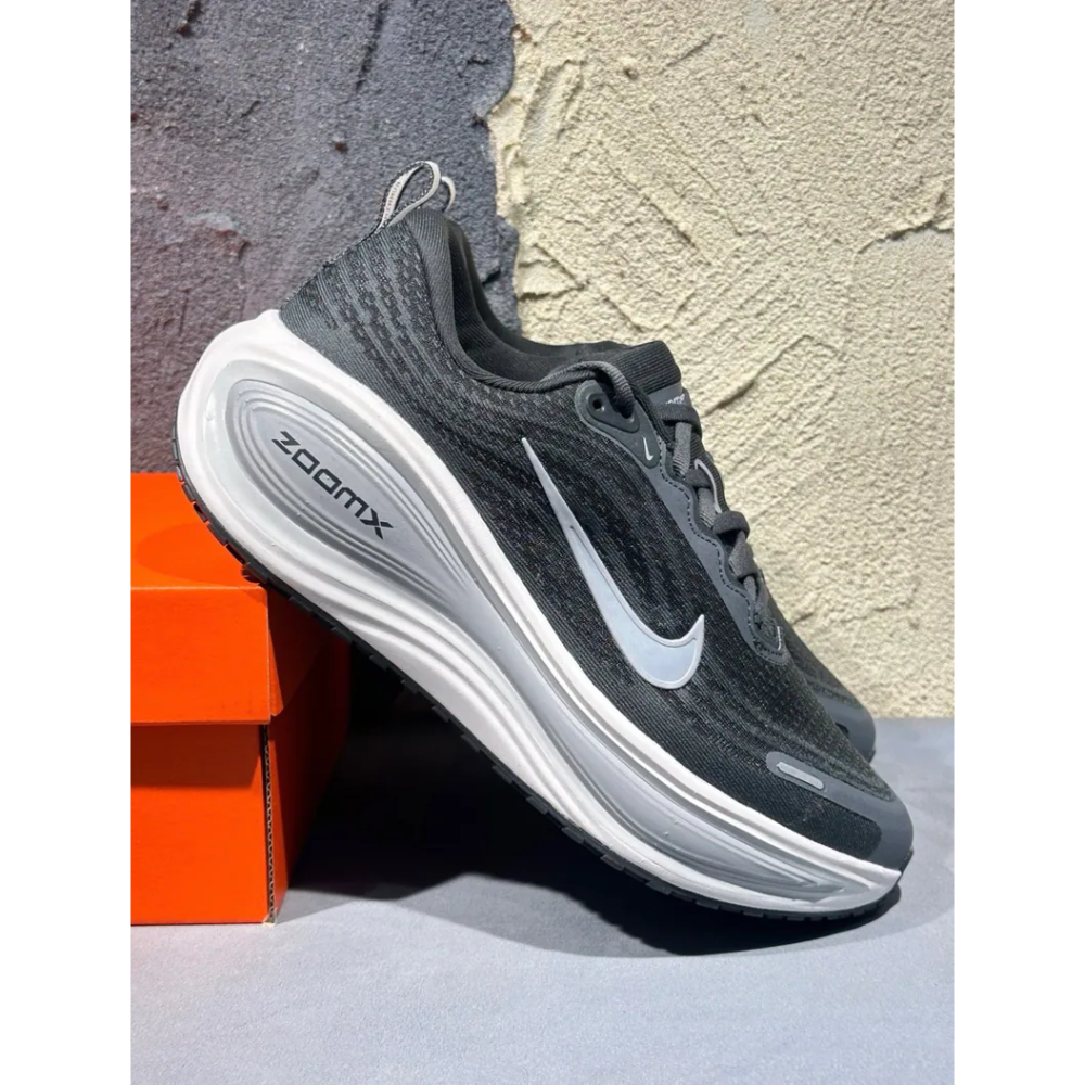 NIKE VOMERO PLUS 黑灰 氣墊 緩震 網布 透氣 休閒 跑步 運動鞋【HV8150-008】-細節圖2