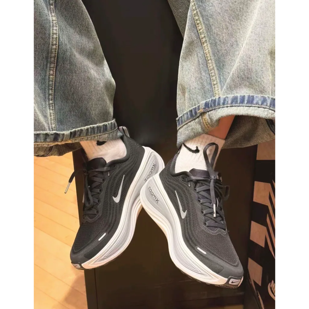 NIKE VOMERO PLUS 黑灰 氣墊 緩震 網布 透氣 休閒 跑步 運動鞋【HV8150-008】-細節圖3
