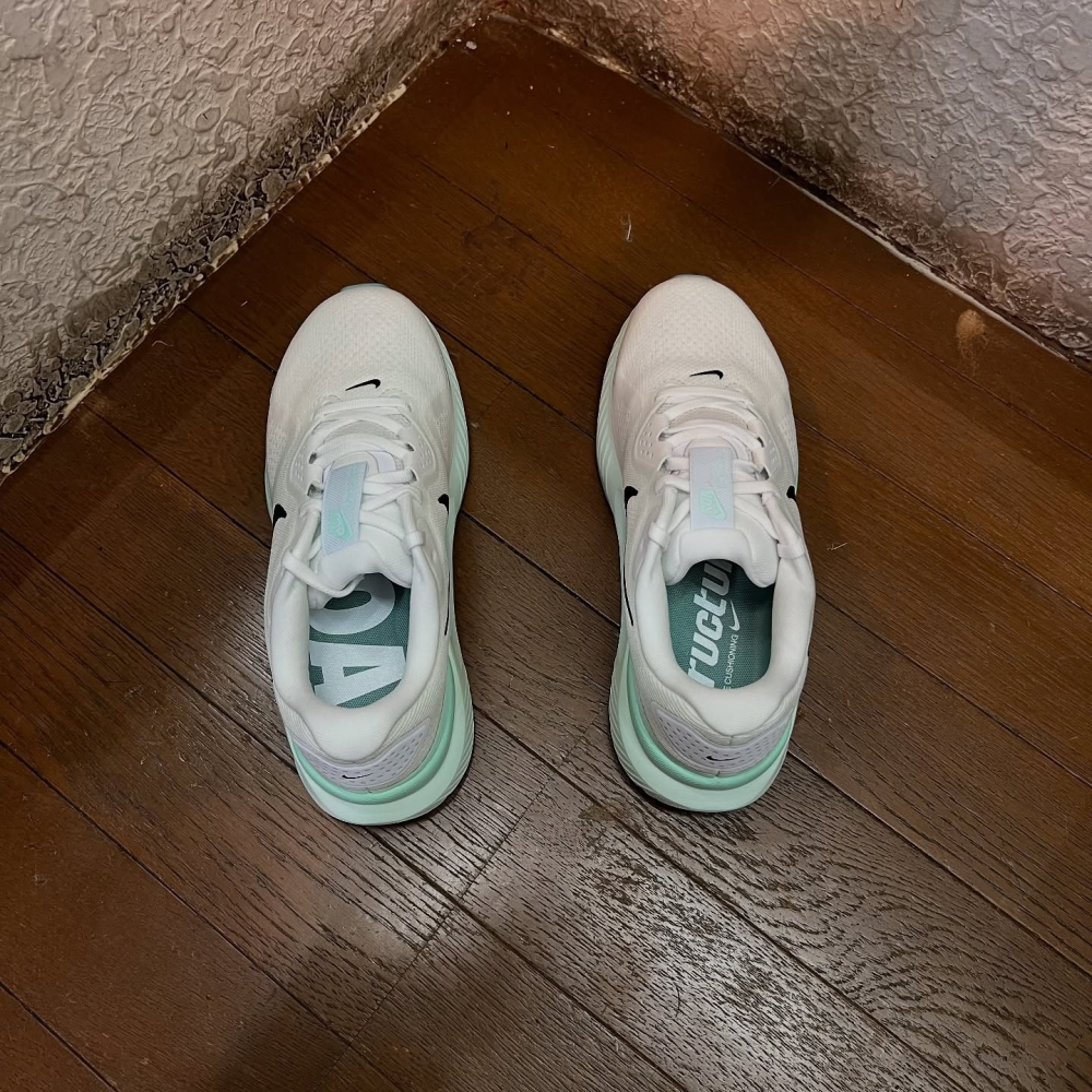 Nike Structure 26 ReactX 白黑綠 舒適 經典 跑步鞋HJ1101-100-細節圖5