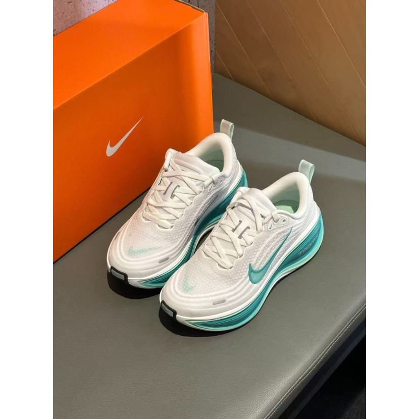 Nike Vomero Plus 休閒減震跑步鞋 白綠 男女同款HV8154-100-細節圖2